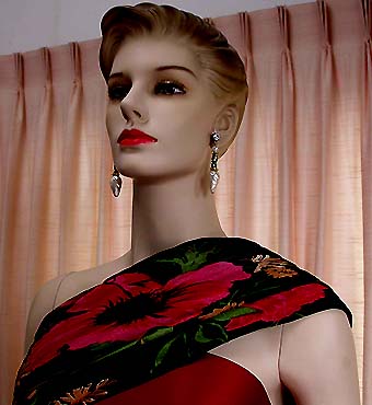 a beautiful VINTAGE COSTUME ESTATE ANTIQUE JEWELRY EARRINGS unsigned