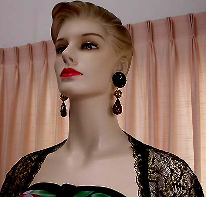 a beautiful VINTAGE COSTUME ESTATE ANTIQUE JEWELRY EARRINGS unsigned