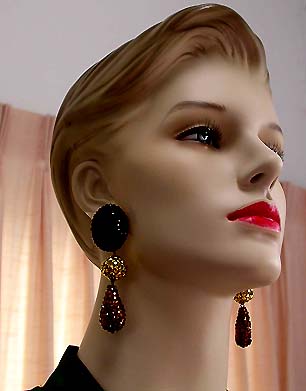 a beautiful VINTAGE COSTUME ESTATE ANTIQUE JEWELRY EARRINGS unsigned