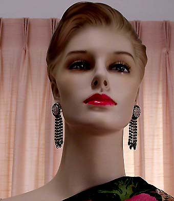 a beautiful VINTAGE COSTUME ESTATE ANTIQUE JEWELRY EARRINGS unsigned