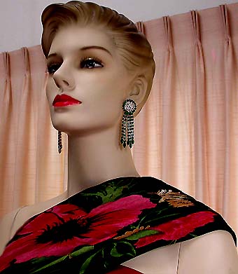 a beautiful VINTAGE COSTUME ESTATE ANTIQUE JEWELRY EARRINGS unsigned