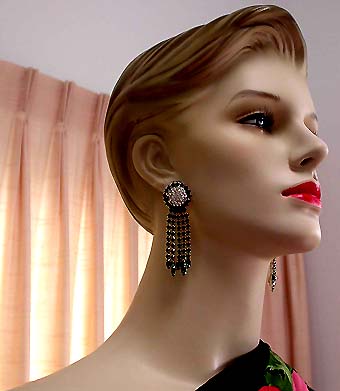 a beautiful VINTAGE COSTUME ESTATE ANTIQUE JEWELRY EARRINGS unsigned