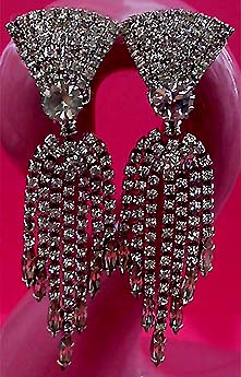a beautiful VINTAGE COSTUME ESTATE ANTIQUE JEWELRY EARRINGS unsigned