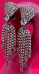a beautiful VINTAGE COSTUME ESTATE ANTIQUE JEWELRY EARRINGS unsigned