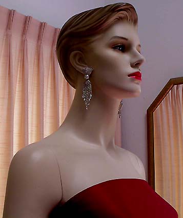 a beautiful VINTAGE COSTUME ESTATE ANTIQUE JEWELRY EARRINGS unsigned