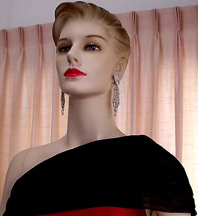 a beautiful VINTAGE COSTUME ESTATE ANTIQUE JEWELRY EARRINGS unsigned