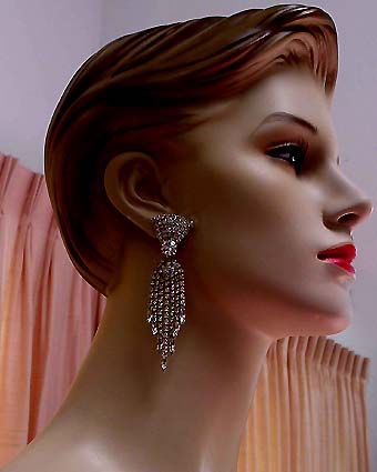 a beautiful VINTAGE COSTUME ESTATE ANTIQUE JEWELRY EARRINGS unsigned