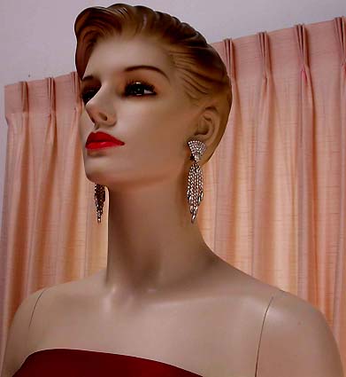 a beautiful VINTAGE COSTUME ESTATE ANTIQUE JEWELRY EARRINGS unsigned
