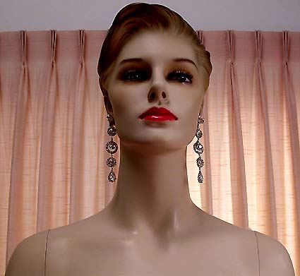 a beautiful VINTAGE COSTUME ESTATE ANTIQUE JEWELRY EARRINGS unsigned