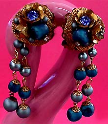 a beautiful VINTAGE COSTUME ESTATE ANTIQUE JEWELRY EARRINGS unsigned