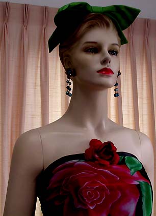 a beautiful VINTAGE COSTUME ESTATE ANTIQUE JEWELRY EARRINGS unsigned