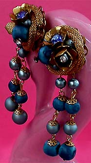 a beautiful VINTAGE COSTUME ESTATE ANTIQUE JEWELRY EARRINGS unsigned