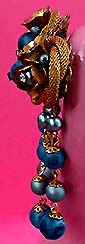 a beautiful VINTAGE COSTUME ESTATE ANTIQUE JEWELRY EARRINGS unsigned