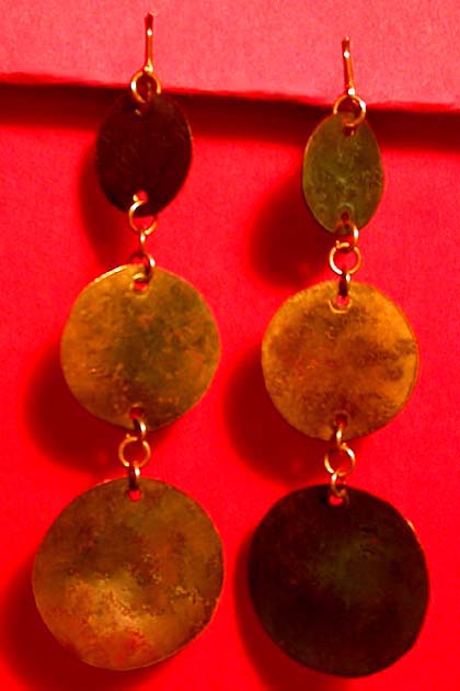 a beautiful VINTAGE COSTUME ESTATE ANTIQUE JEWELRY EARRINGS unsigned