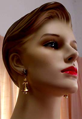 a beautiful VINTAGE COSTUME ESTATE ANTIQUE JEWELRY EARRINGS unsigned