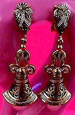 a beautiful vintage costume jewelry Juliana earrings unsigned