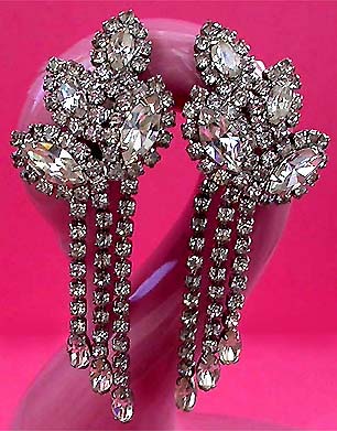 a beautiful VINTAGE COSTUME ESTATE ANTIQUE JEWELRY EARRINGS unsigned