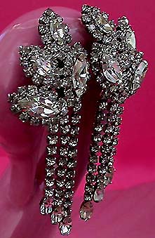 a beautiful VINTAGE COSTUME ESTATE ANTIQUE JEWELRY EARRINGS unsigned
