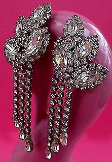 a beautiful VINTAGE COSTUME ESTATE ANTIQUE JEWELRY EARRINGS unsigned