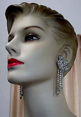 a beautiful VINTAGE COSTUME ESTATE ANTIQUE JEWELRY EARRINGS unsigned
