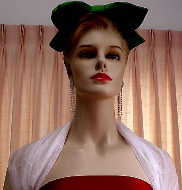 a beautiful VINTAGE COSTUME ESTATE ANTIQUE JEWELRY EARRINGS unsigned