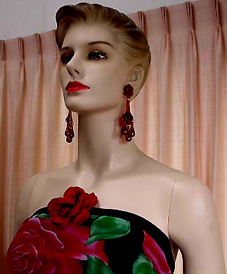 a beautiful VINTAGE COSTUME ESTATE ANTIQUE JEWELRY EARRINGS unsigned