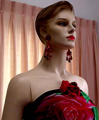 a beautiful VINTAGE COSTUME ESTATE ANTIQUE JEWELRY EARRINGS unsigned