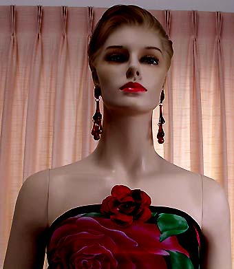 a beautiful VINTAGE COSTUME ESTATE ANTIQUE JEWELRY EARRINGS unsigned