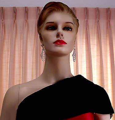 a beautiful VINTAGE COSTUME ESTATE ANTIQUE JEWELRY EARRINGS unsigned