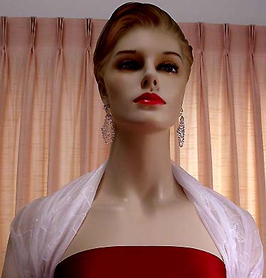 a beautiful VINTAGE COSTUME ESTATE ANTIQUE JEWELRY EARRINGS unsigned