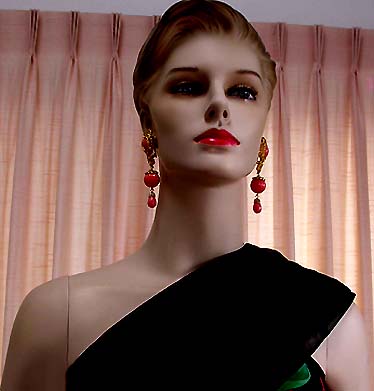 a beautiful VINTAGE COSTUME ESTATE ANTIQUE JEWELRY EARRINGS unsigned