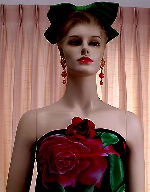 a beautiful VINTAGE COSTUME ESTATE ANTIQUE JEWELRY EARRINGS unsigned