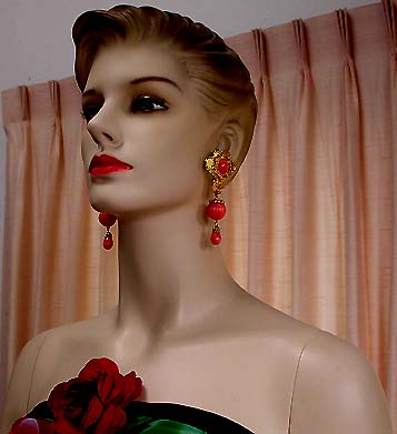 a beautiful VINTAGE COSTUME ESTATE ANTIQUE JEWELRY EARRINGS unsigned