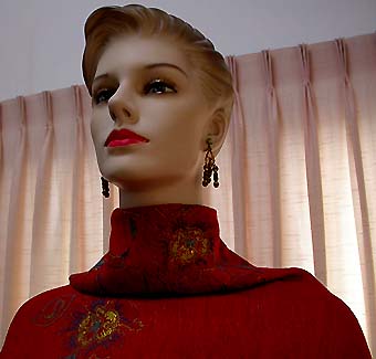 a beautiful VINTAGE COSTUME ESTATE ANTIQUE JEWELRY EARRINGS unsigned