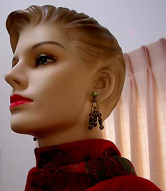 a beautiful VINTAGE COSTUME ESTATE ANTIQUE JEWELRY EARRINGS unsigned