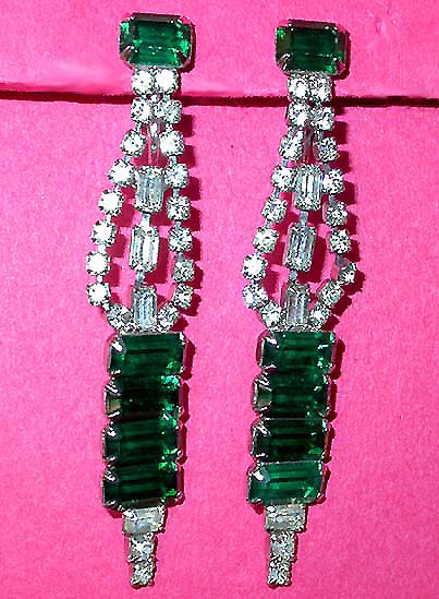 a beautiful VINTAGE COSTUME ESTATE ANTIQUE JEWELRY EARRINGS Kramer