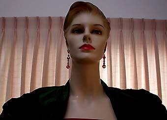 a beautiful VINTAGE COSTUME ESTATE ANTIQUE JEWELRY EARRINGS unsigned