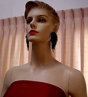 a beautiful VINTAGE COSTUME ESTATE ANTIQUE JEWELRY EARRINGS unsigned