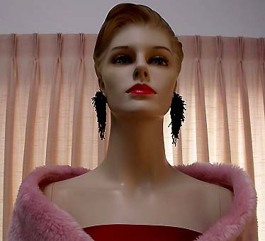 a beautiful VINTAGE COSTUME ESTATE ANTIQUE JEWELRY EARRINGS unsigned