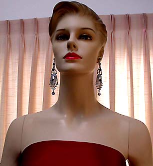 a beautiful VINTAGE COSTUME ESTATE ANTIQUE JEWELRY EARRINGS unsigned