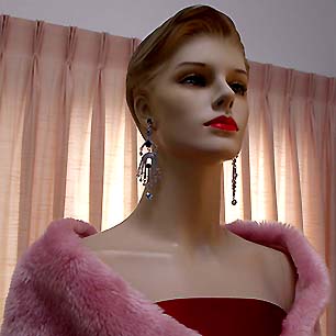 a beautiful VINTAGE COSTUME ESTATE ANTIQUE JEWELRY EARRINGS unsigned