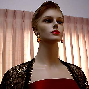a beautiful VINTAGE COSTUME ESTATE ANTIQUE JEWELRY EARRINGS unsigned