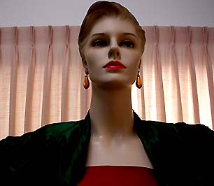 a beautiful VINTAGE COSTUME ESTATE ANTIQUE JEWELRY EARRINGS unsigned