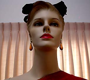 a beautiful VINTAGE COSTUME ESTATE ANTIQUE JEWELRY EARRINGS unsigned