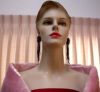 a beautiful VINTAGE COSTUME ESTATE ANTIQUE JEWELRY EARRINGS unsigned