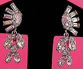 a beautiful VINTAGE COSTUME ESTATE ANTIQUE JEWELRY EARRINGS unsigned