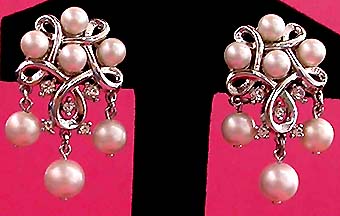 a beautiful VINTAGE COSTUME ESTATE ANTIQUE JEWELRY EARRINGS unsigned