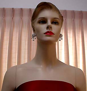a beautiful VINTAGE COSTUME ESTATE ANTIQUE JEWELRY EARRINGS unsigned