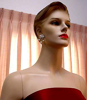 a beautiful VINTAGE COSTUME ESTATE ANTIQUE JEWELRY EARRINGS unsigned