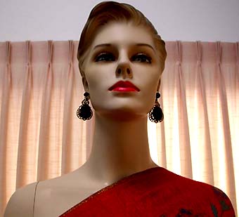 a beautiful VINTAGE COSTUME ESTATE ANTIQUE JEWELRY EARRINGS unsigned